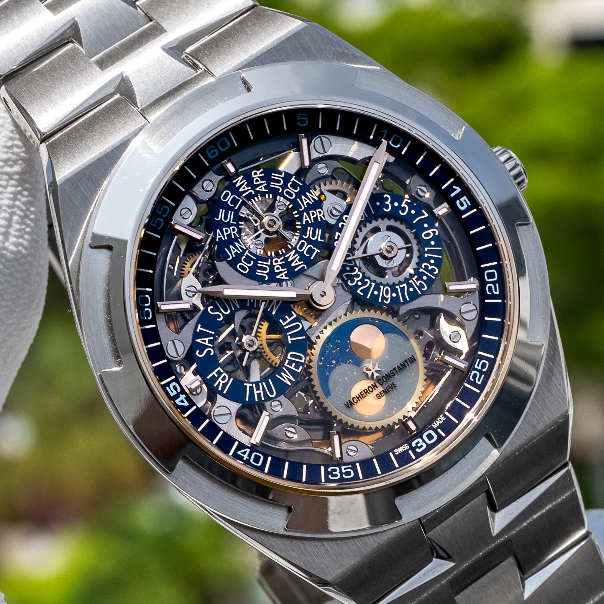 2025 Vacheron Constantin 4300V/220G-B946 Overseas Perpetual Calendar Ultra Thin Skeleton 41.5mm