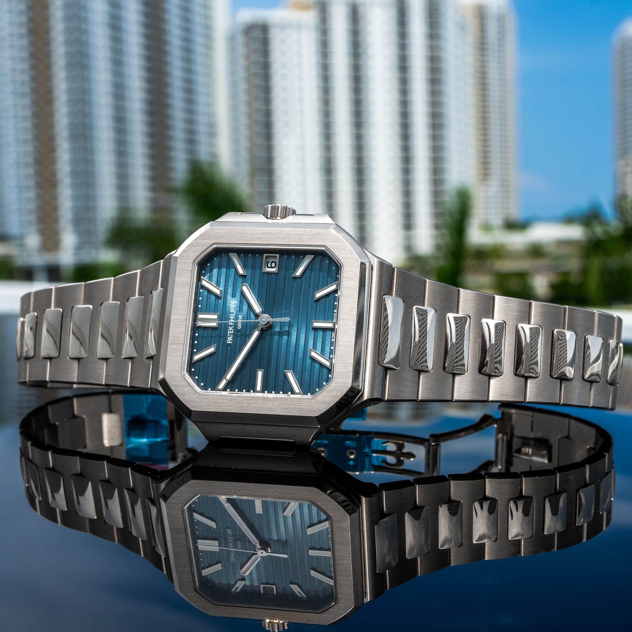 2025 Patek Philippe 7128/1G Cubitus 40mm