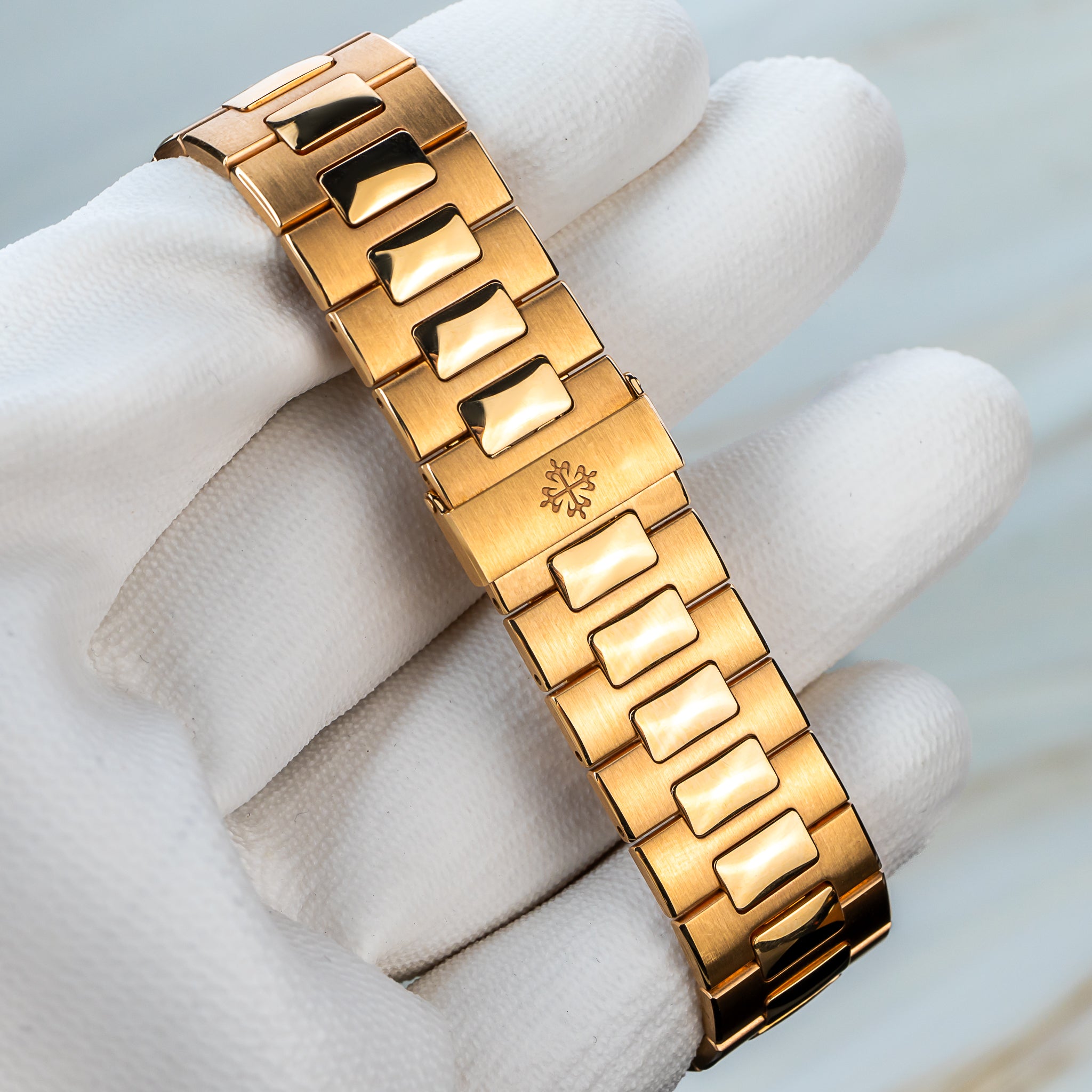 Patek Philippe 5723/1r Nautilus Rose Gold 40mm