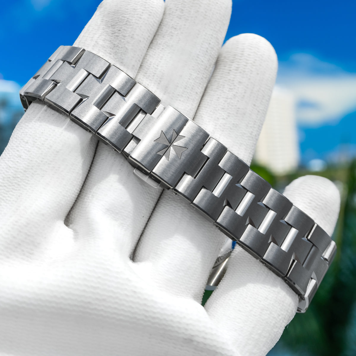 Vacheron Constantin 2500V/220P-H028 Overseas Self-Winding Ultra-Thin 39.5mm