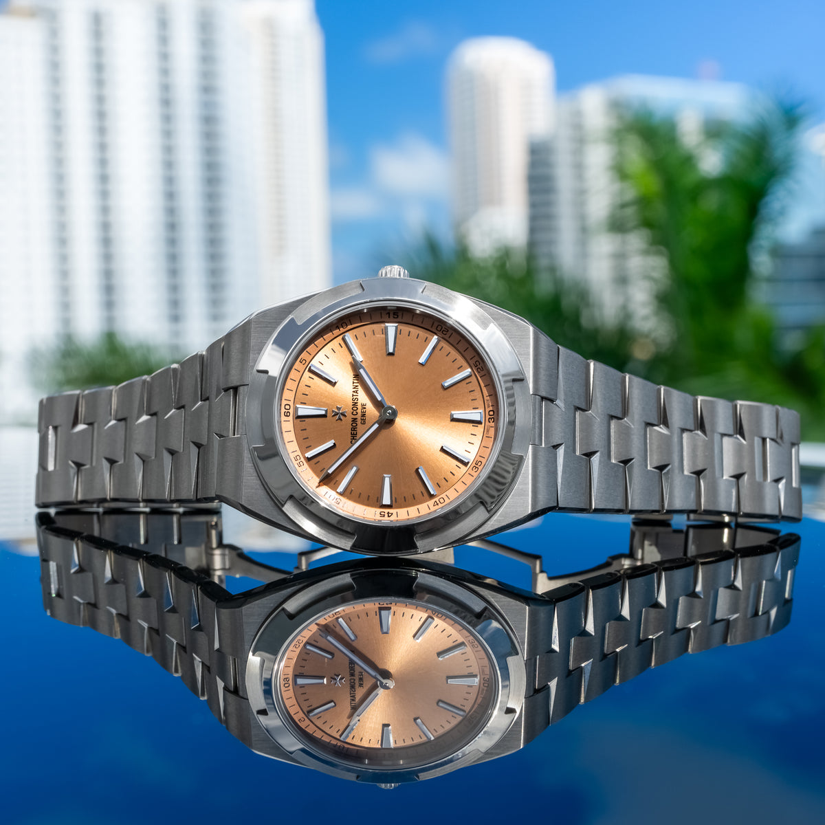 Vacheron Constantin 2500V/220P-H028 Overseas Self-Winding Ultra-Thin 39.5mm