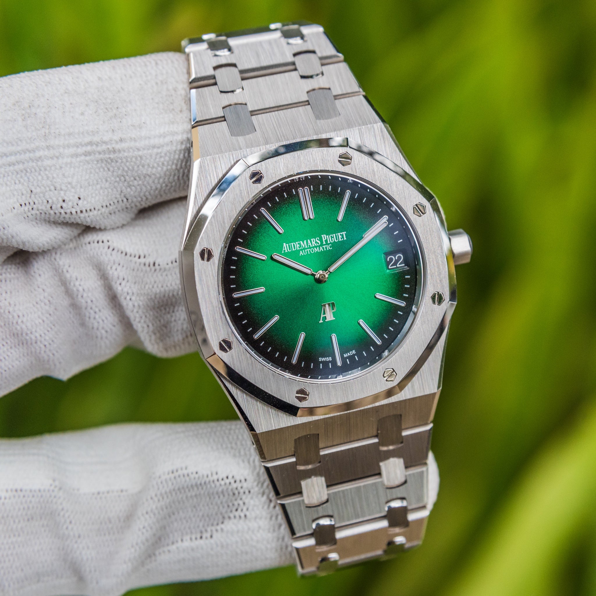 2022 Audemars Piguet 16202PT Royal Oak "Jumbo" Extra-Thin 50th Anniversary Platinum Green Dial 39mm