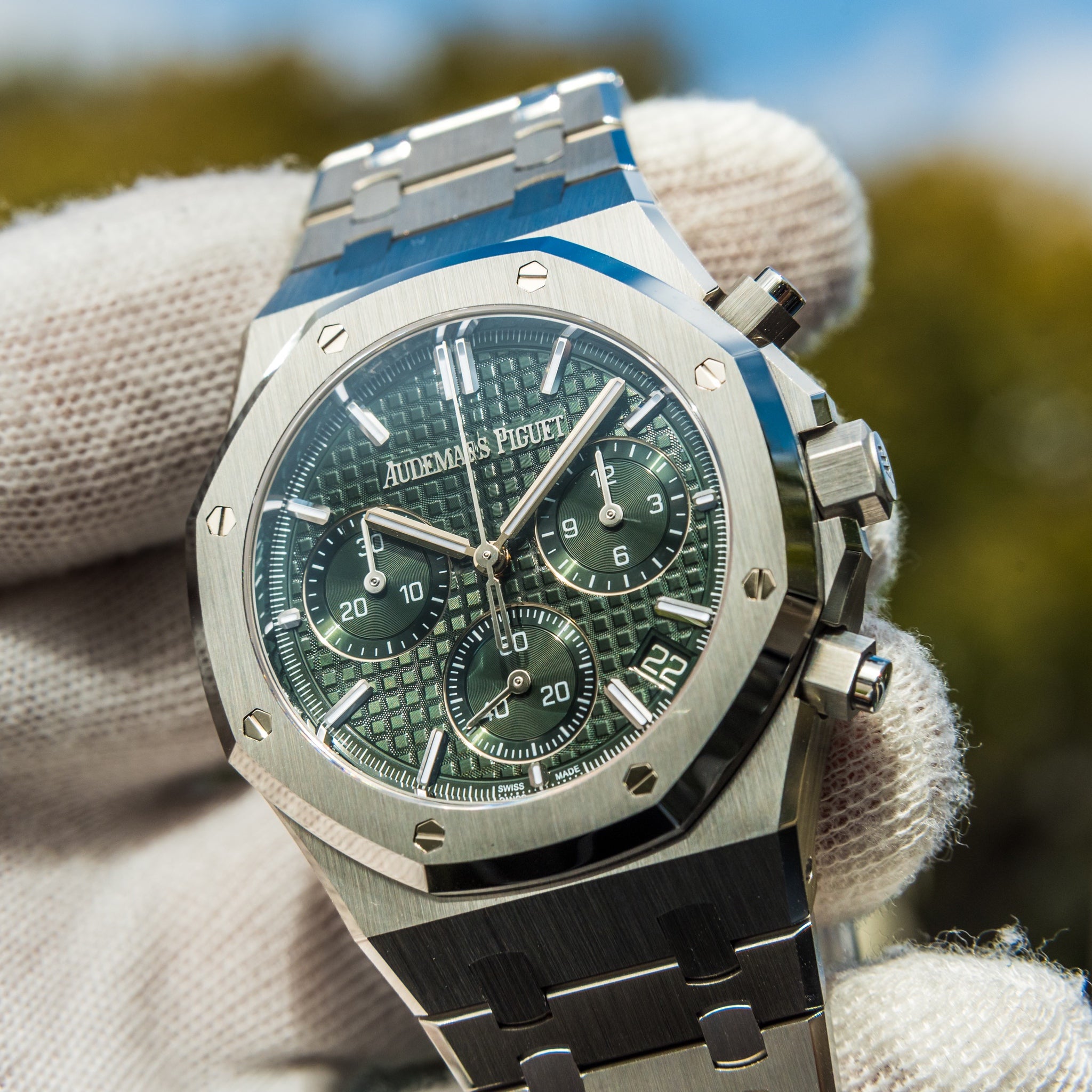 2023 Audemars Piguet Oak Selfwinding Chronograph Green Dial 26240st