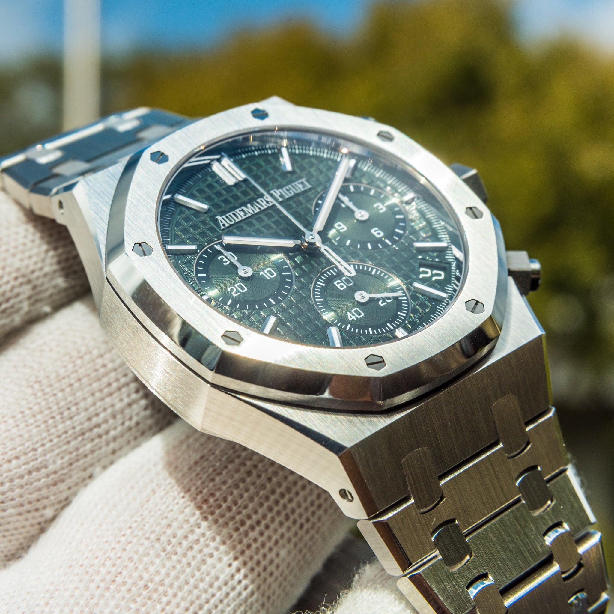 2022 Audemars Piguet Oak Selfwinding Chronograph “50th Anniversary” Green Dial 26240st