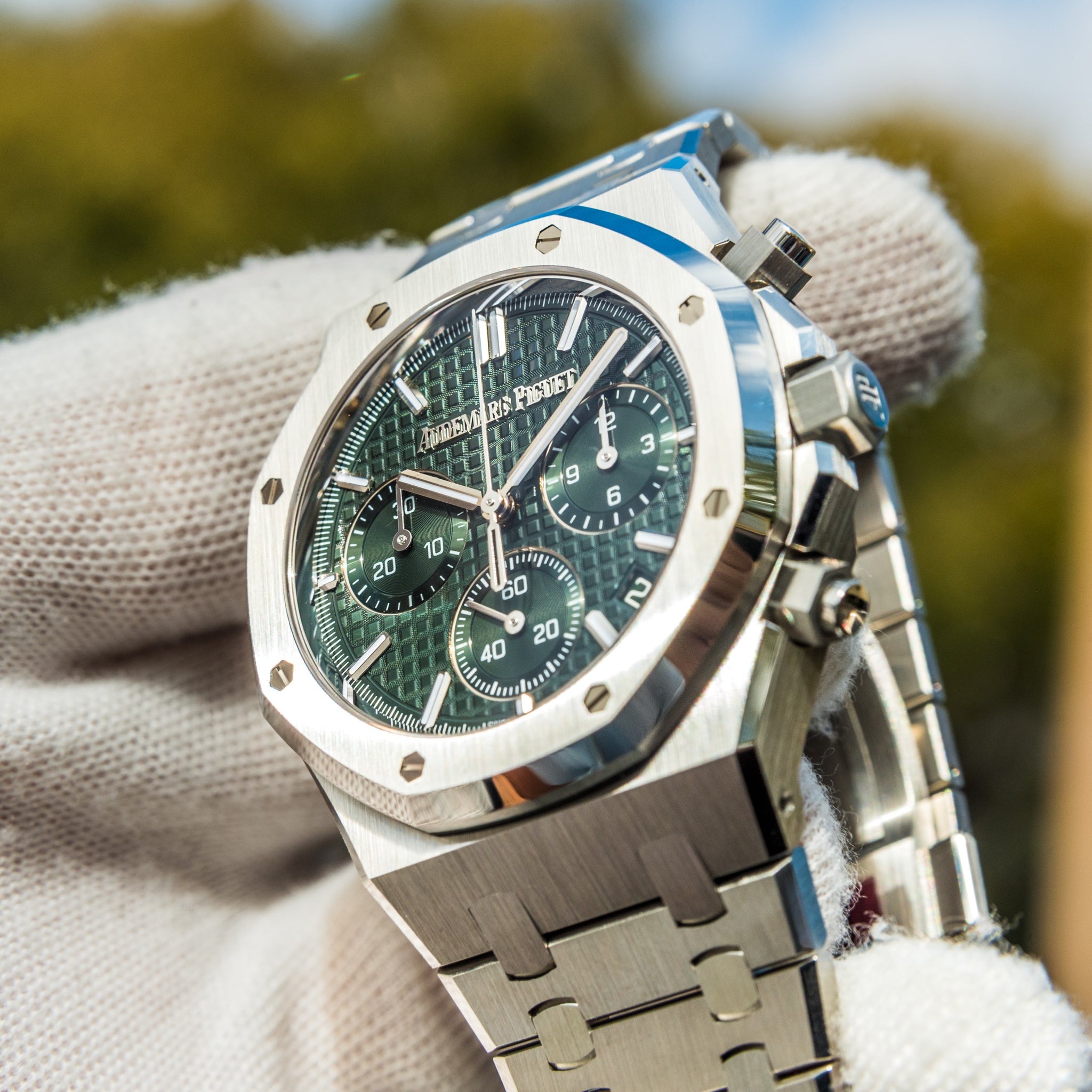 2022 Audemars Piguet Oak Selfwinding Chronograph “50th Anniversary” Green Dial 26240st
