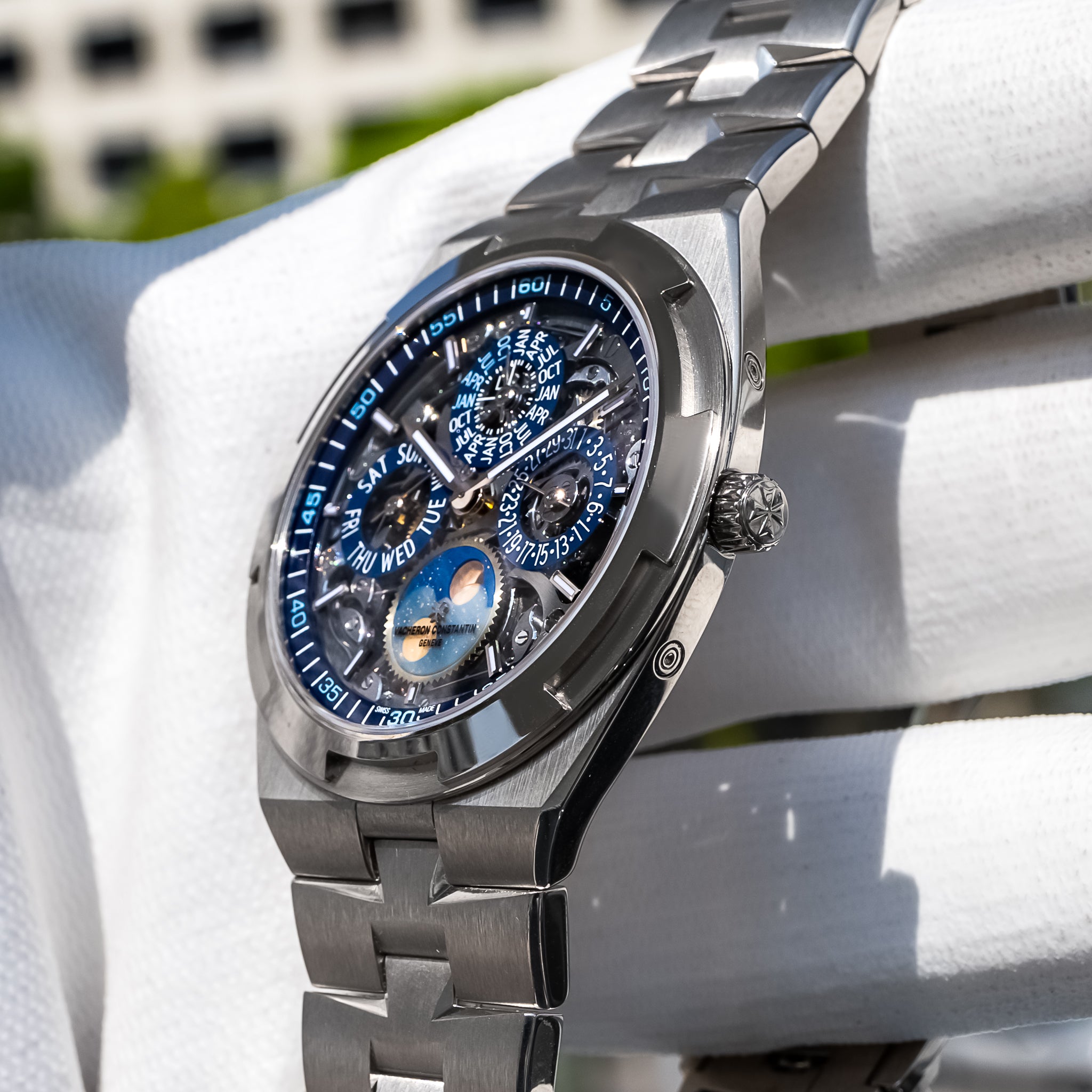 2025 Vacheron Constantin 4300V/220G-B946 Overseas Perpetual Calendar Ultra Thin Skeleton 41.5mm