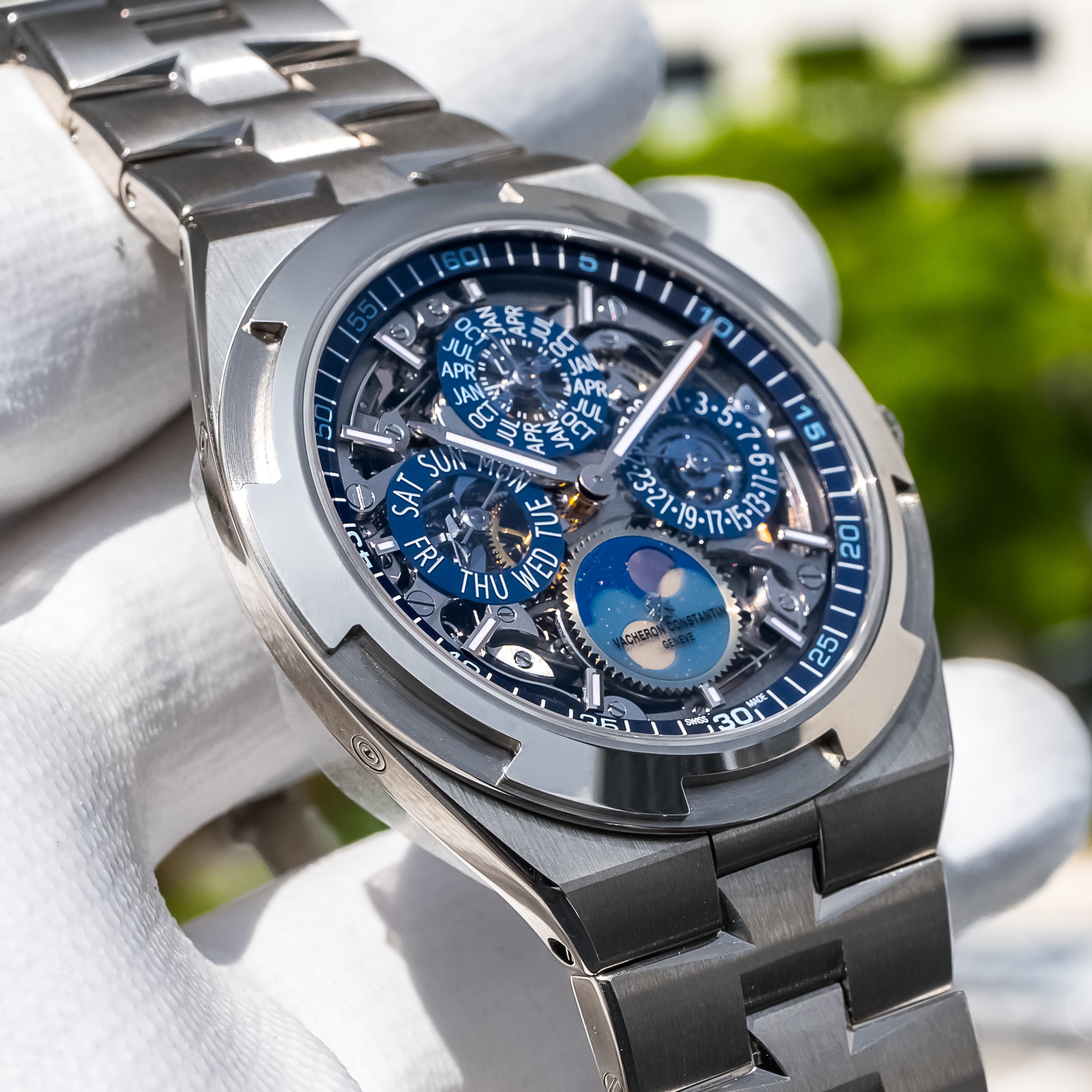 2025 Vacheron Constantin 4300V/220G-B946 Overseas Perpetual Calendar Ultra Thin Skeleton 41.5mm
