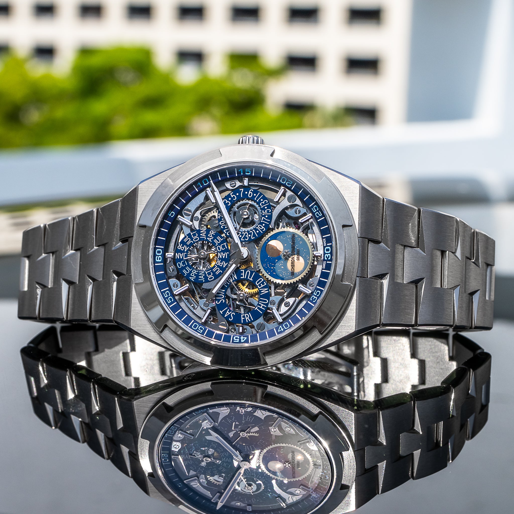 2025 Vacheron Constantin 4300V/220G-B946 Overseas Perpetual Calendar Ultra Thin Skeleton 41.5mm