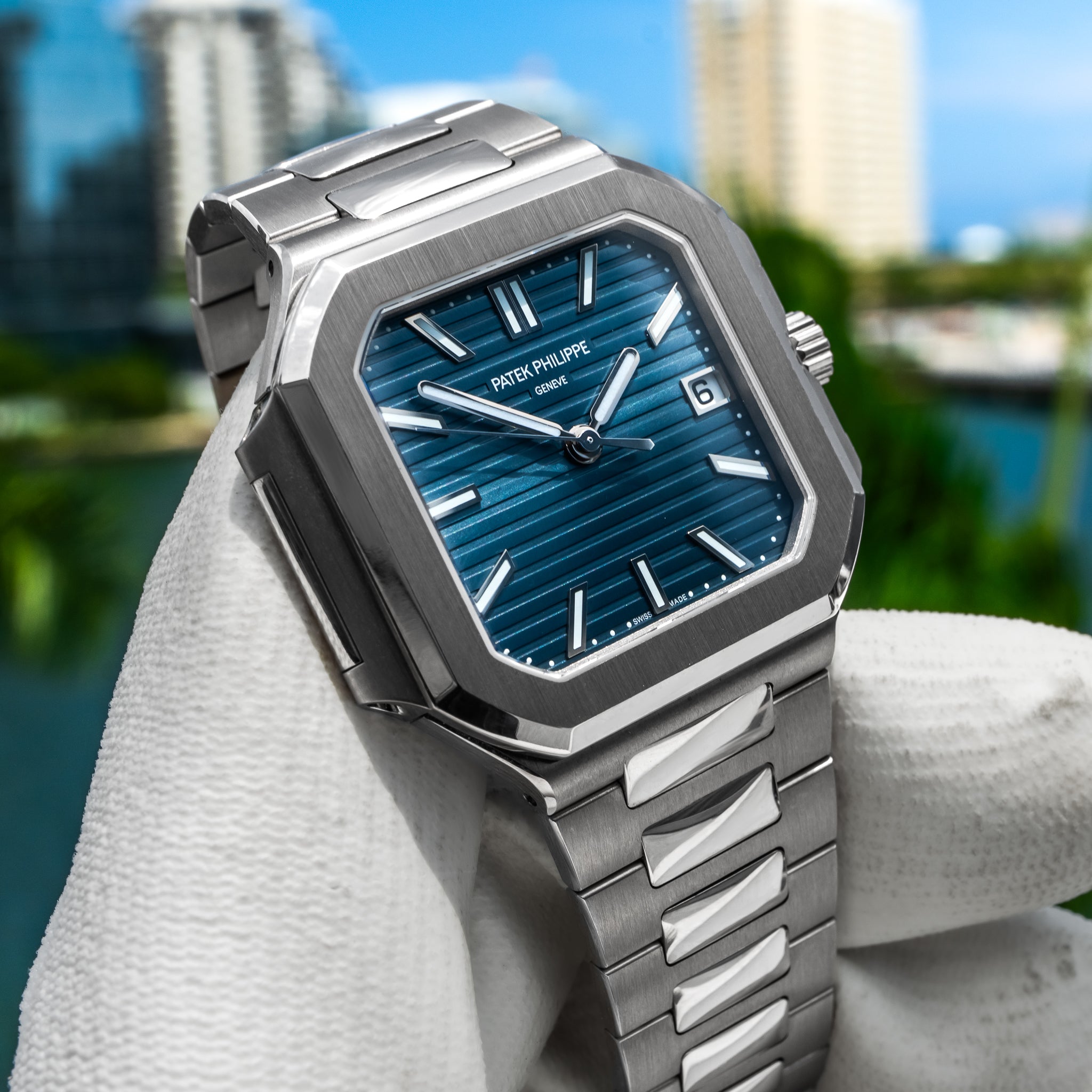 2025 Patek Philippe 7128/1G Cubitus 40mm