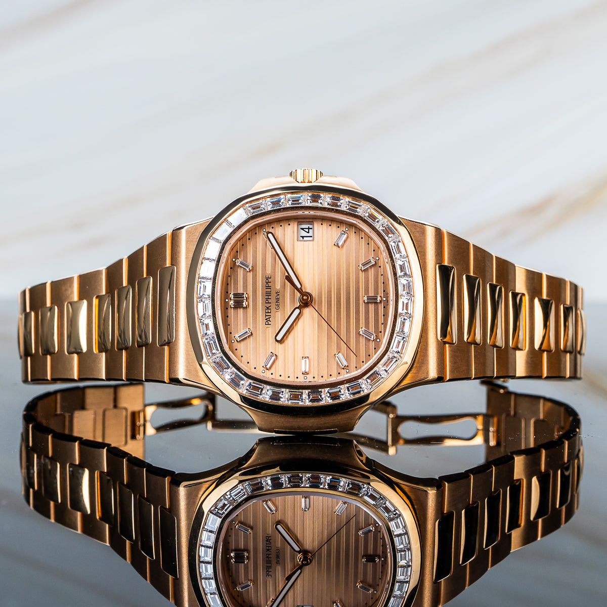 Patek Philippe 5723/1r Nautilus Rose Gold 40mm - Main Image