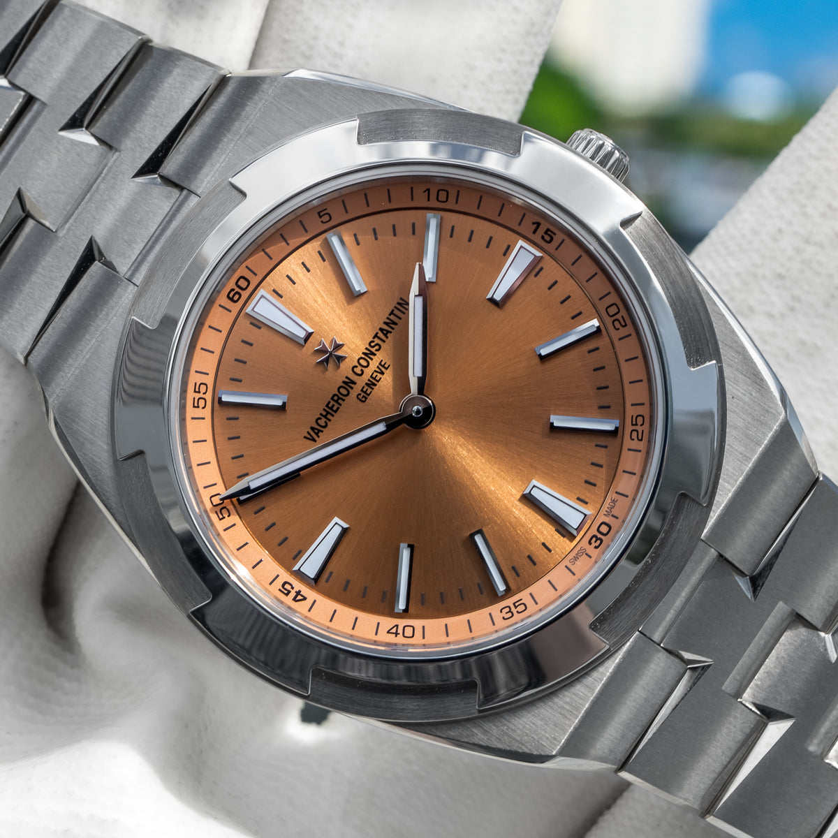 Vacheron Constantin 2500V/220P-H028 Overseas Self-Winding Ultra-Thin 39.5mm