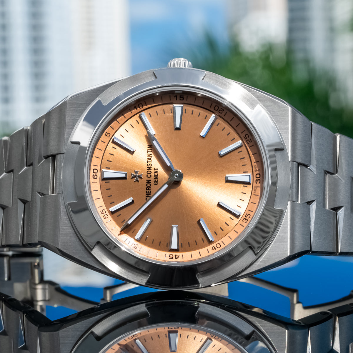 Vacheron Constantin 2500V/220P-H028 Overseas Self-Winding Ultra-Thin 39.5mm