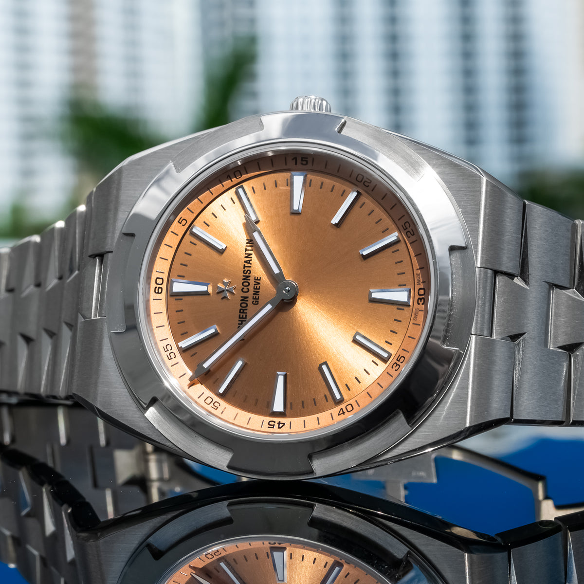 Vacheron Constantin 2500V/220P-H028 Overseas Self-Winding Ultra-Thin 39.5mm