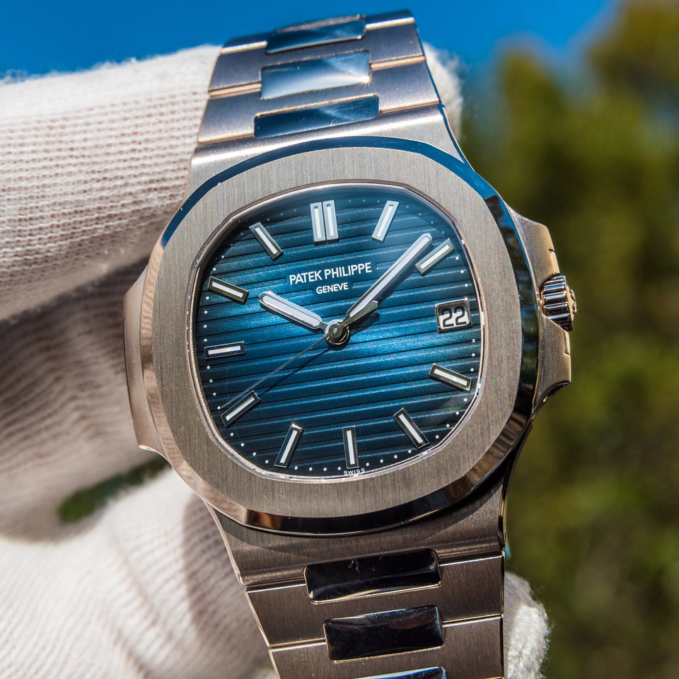 Patek Philippe 5811/1G-001 Nautilus Blue Dial White Gold Watch