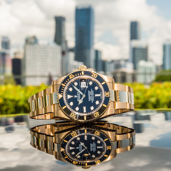 Rolex submariner shop date yellow gold